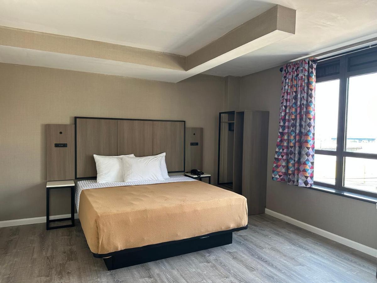 Regal Inn & Suites New York Laguardia Hotel 外观 照片